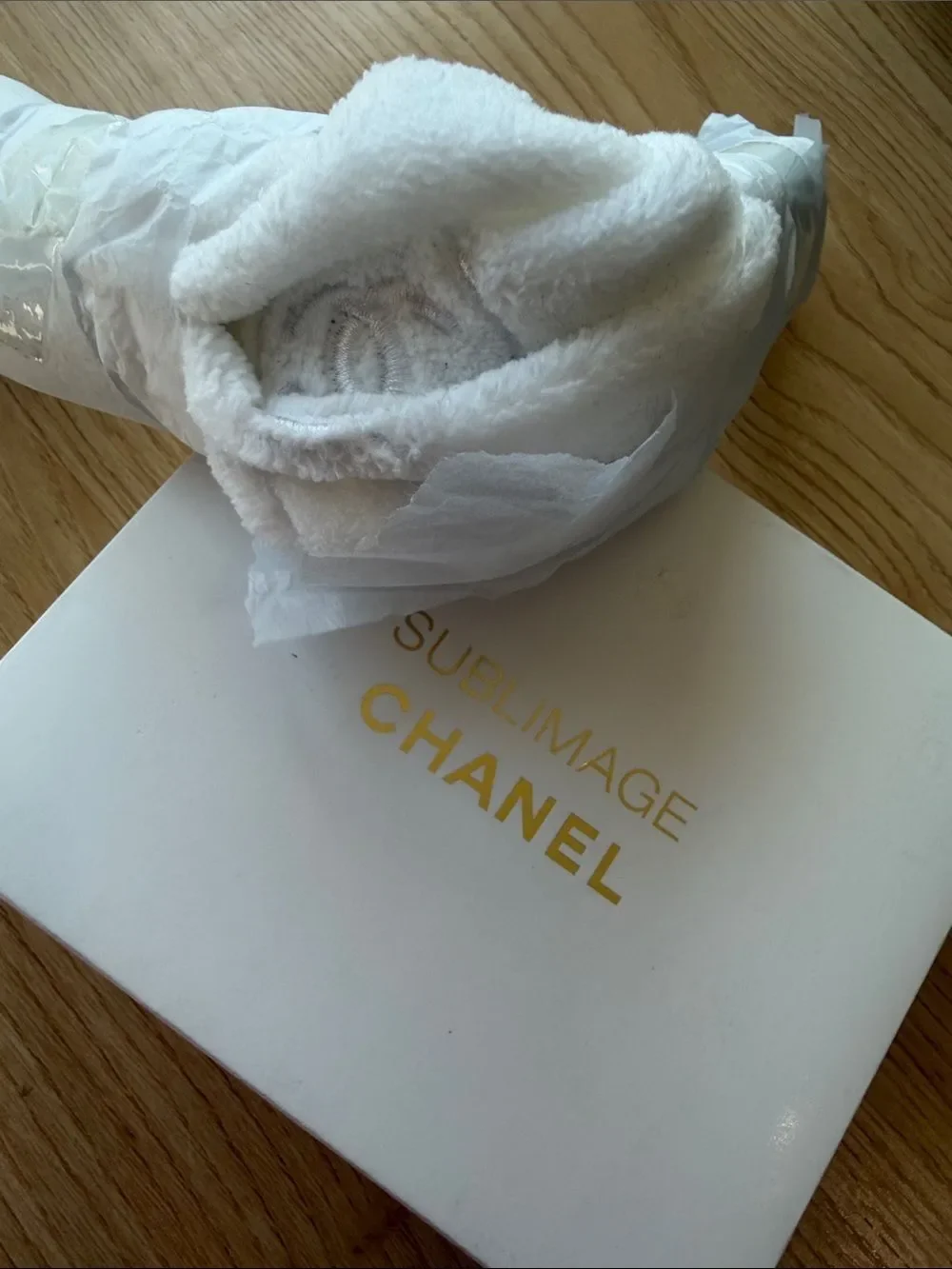 Chanel White Sublimage terry cloth Headband GWP Brand new in box